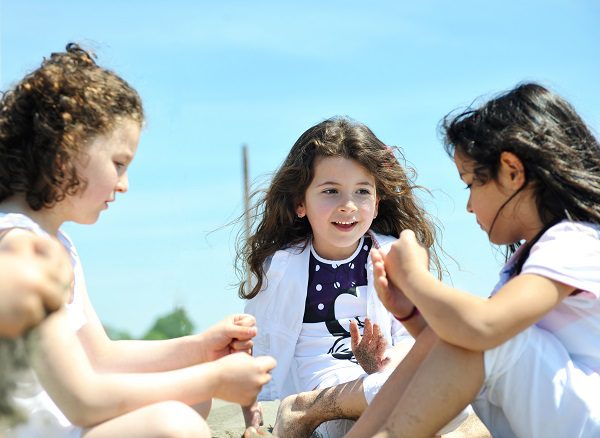 A child psychologist in Sydney's northern beaches explains the 5 stages of children's frien