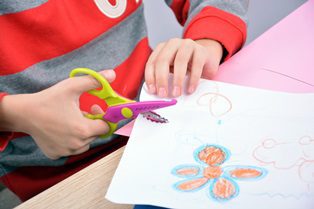 How to help your preschooler build strong fine motor skills