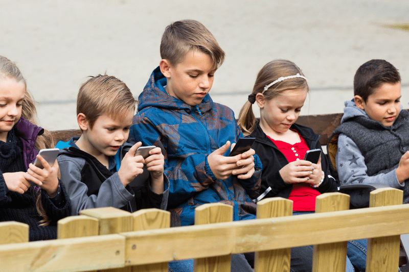 Child using phones in Northern Beaches, Sydney, illustrating the balance of screen time in family life.