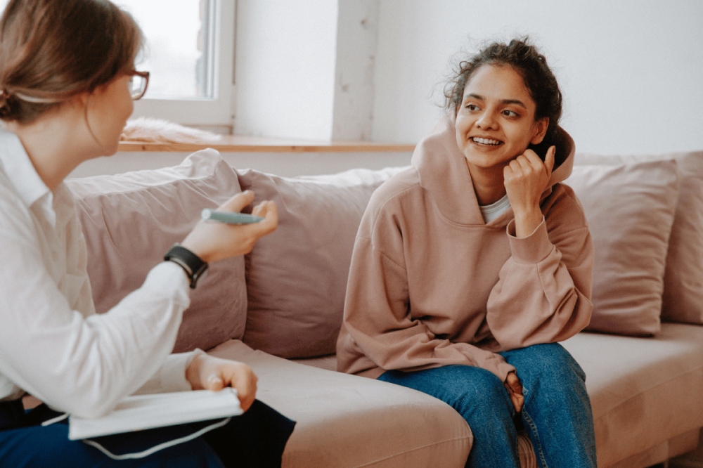 Parent and child accessing NDIS-funded supports during a speech therapy session at Kids First Children’s Services. Language Development Issues, Child Behavior Signs