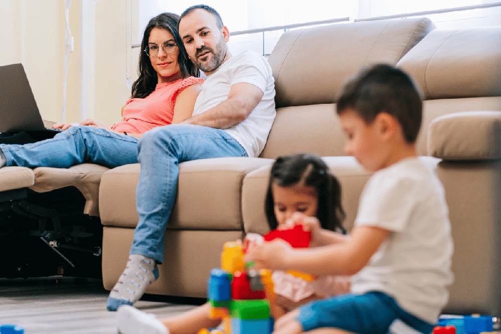 Child Behavior Signs, Parents observe their child and have concerns about their child’s behaviour and development.