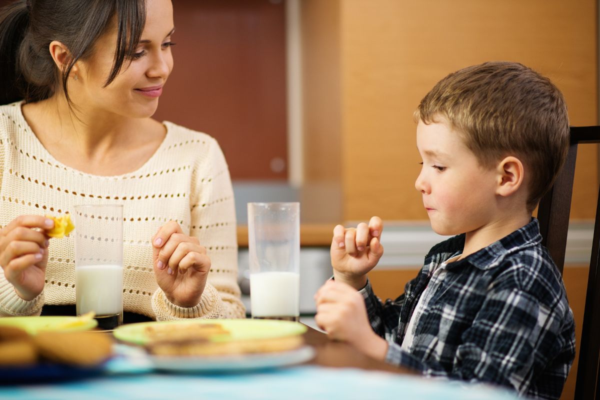 Parent and child sharing a healthy high protein after school snack to support emotional regulation and reduce meltdowns, Kids First Children’s Services Northern Beaches